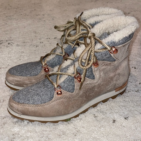Sorel Winter Bootie - Picture 2 of 5